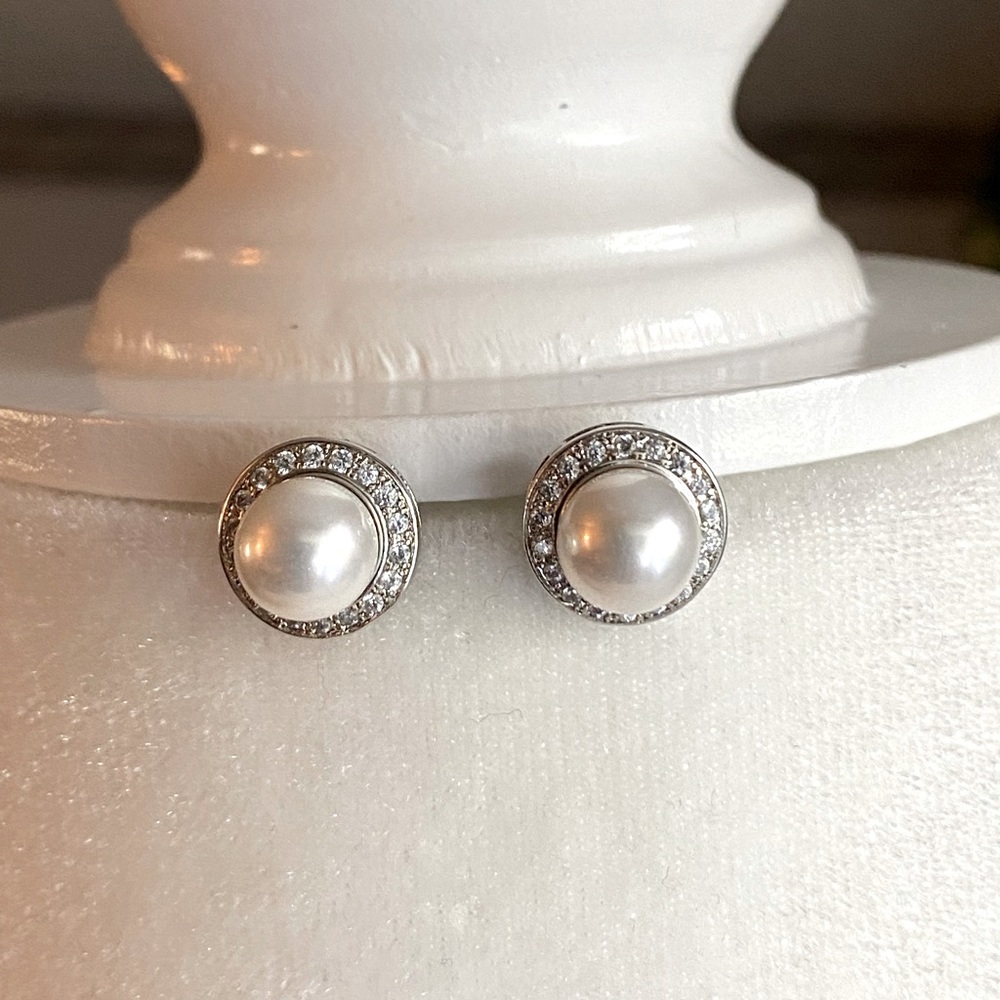 Silver Fresh water stud earrings